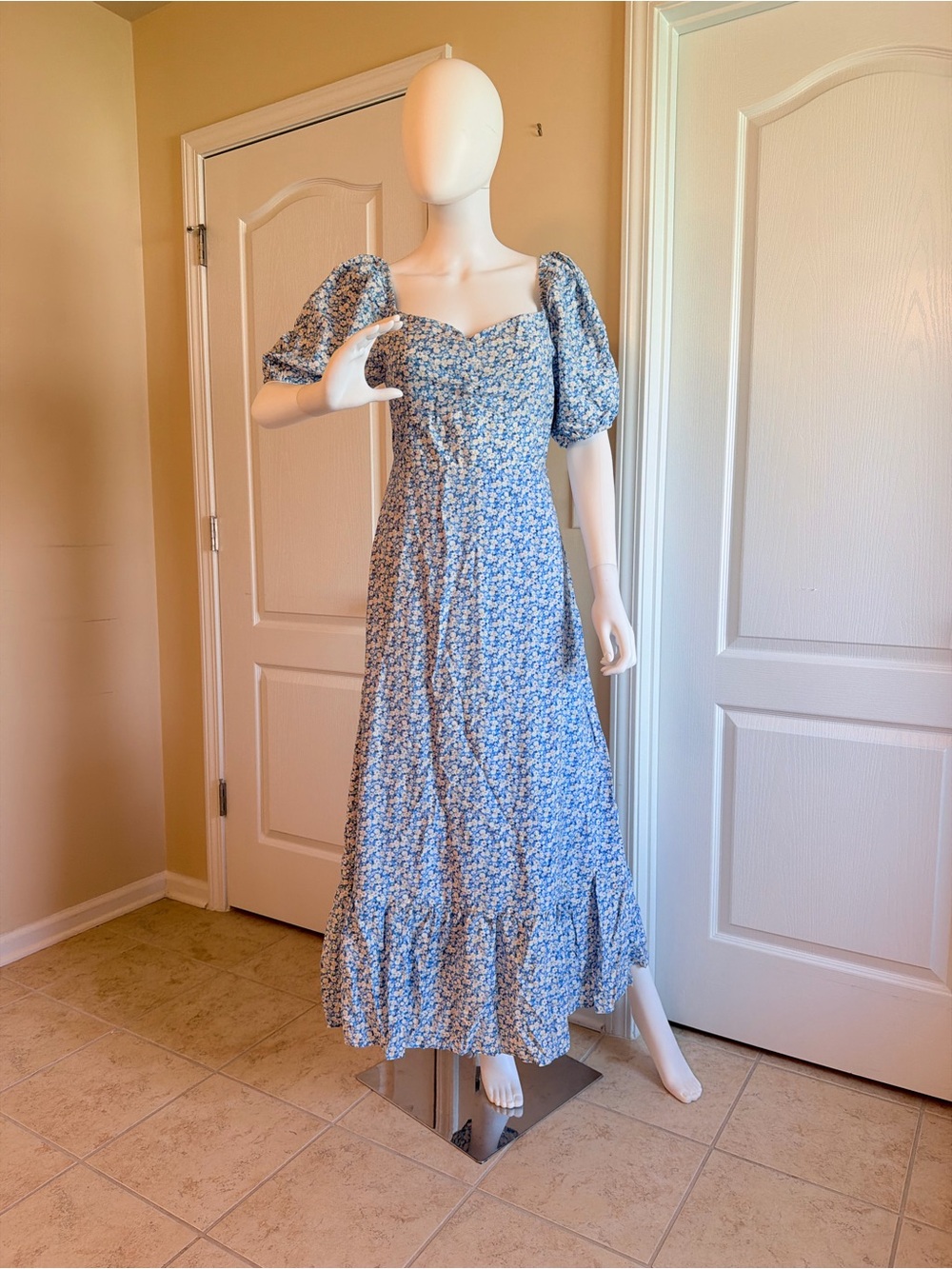 New Blue Floral Puff-Sleeve Open Back Ruffled Hem Maxi Dress Size L